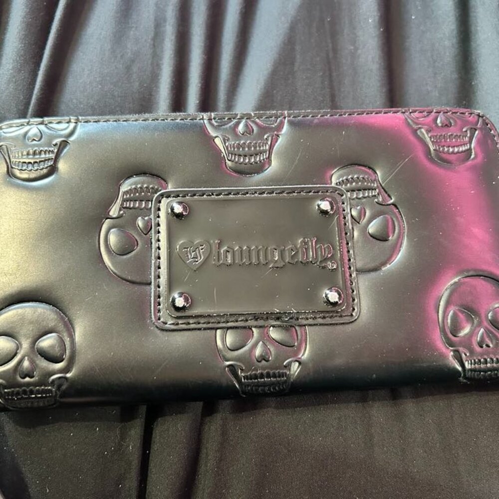 Loungefly Black wallet with Embossed Skull Design.